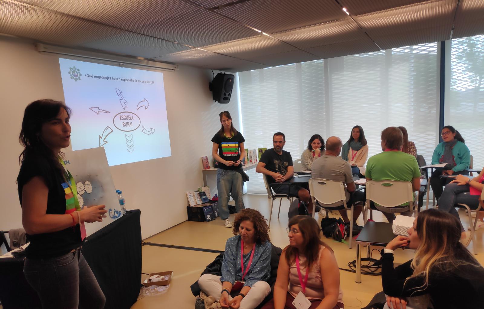 Pilar Ondiviela y María Félix, maestras rurales, en el IV Congreso de Innovación Educativa