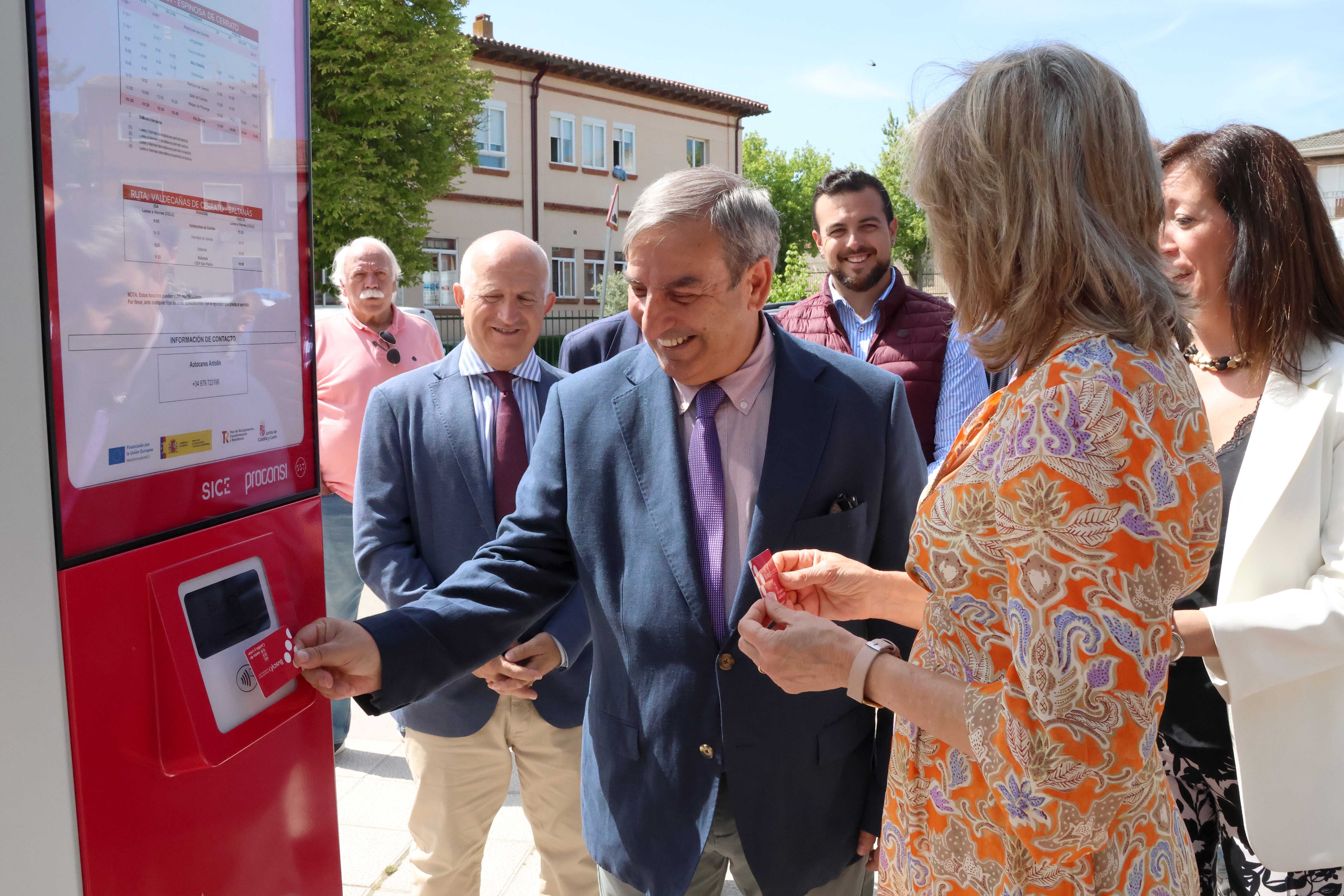 La Junta avanza en la transformación digital del transporte público con la instalación de 377 paradas inteligentes en todas las provincias