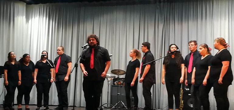 Momento de la actuación de Umpqua Singers en la Casa de Cultura de Aranda