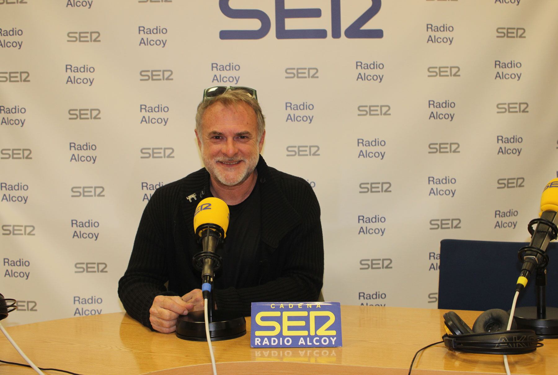 Xavi Mira, en l'estudi central de Radio Alcoy