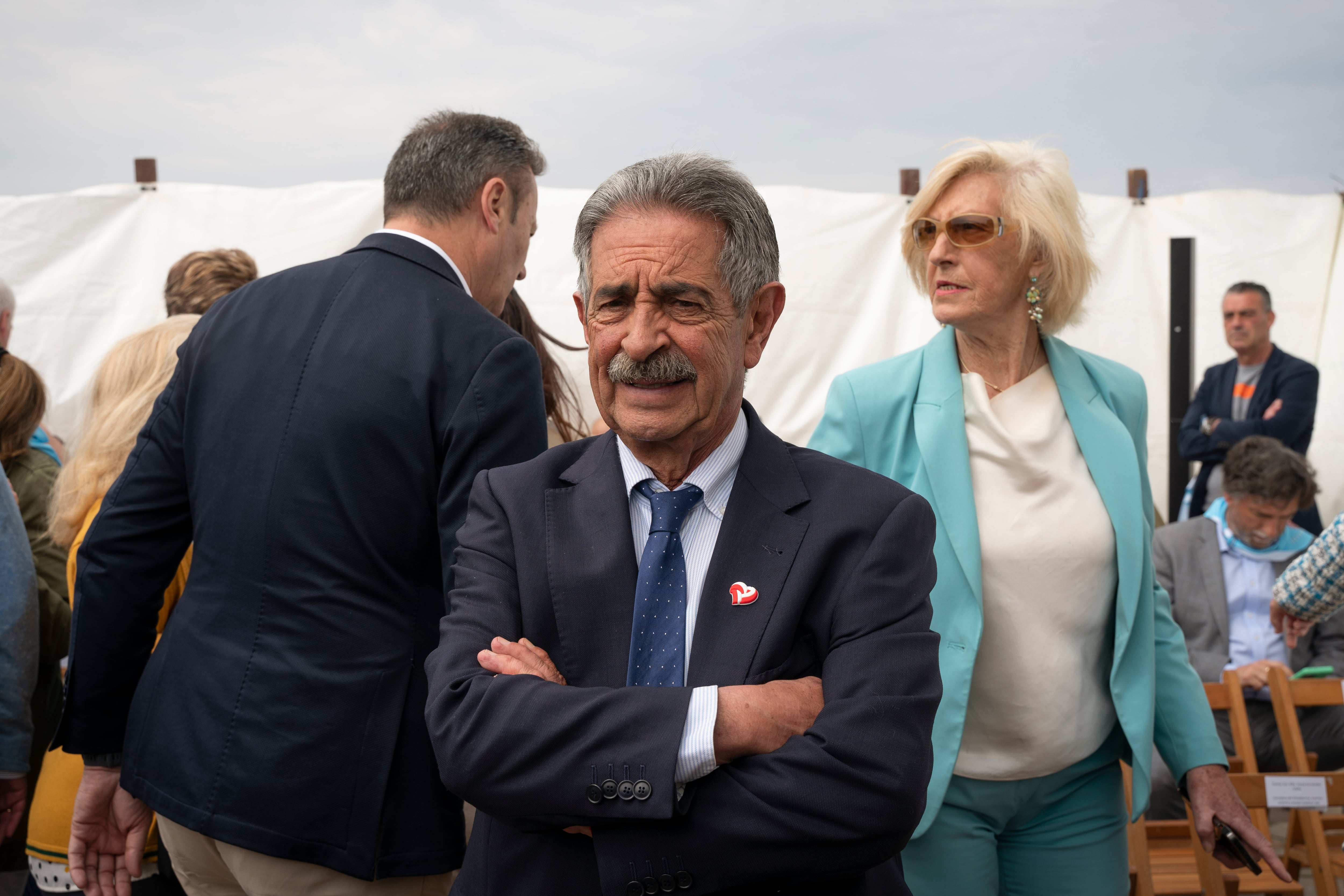 SANTANDER, 29/05/2023.- El presidente en funciones de Cantabria,Miguel Ángel Revilla (c), que se presentaba a revalidar el cargo para evitar un pacto PP-Vox, este lunes, en la festividad de la Virgen del Mar en Santander. EFE/ROMÁN G. AGUILERA
