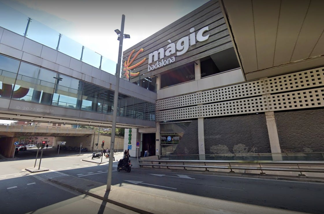 Exterior del centro comercial Màgic de Badalona