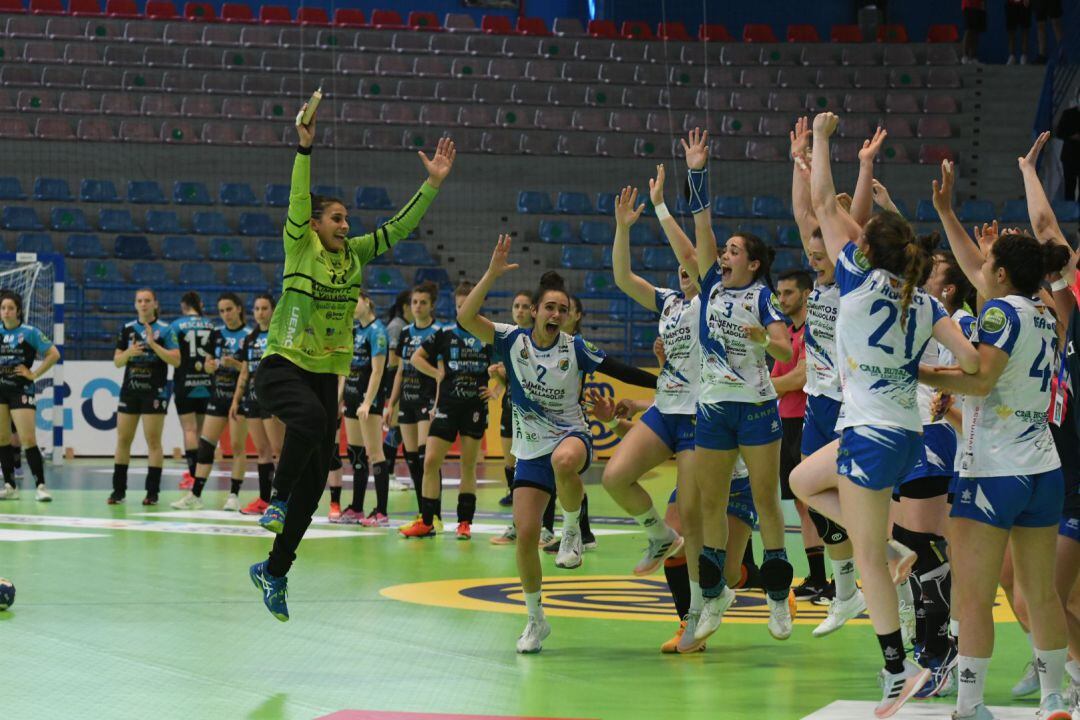 Alegría de las jugadoras del Aula por su pase a la final