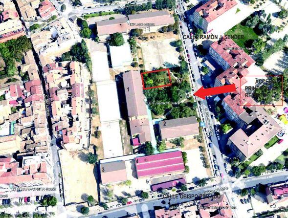 Lugar, en el jardín del IES Sierra de Guara, donde se ubicará el nuevo edificio