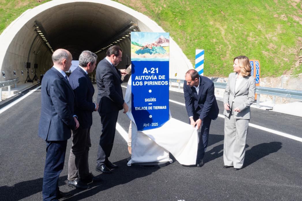 El ministro de Transportes, Oscar Puente, presidía la puesta en servicio del nuevo tramo de la A-21