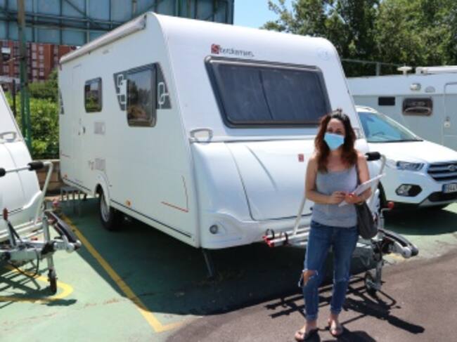 Susana acaba de firmar el contrato de compra de una caravana de segunda mano, en la que viajará este verano junto a su familia y "un perro de 30 kilos": "Estoy muy feliz"