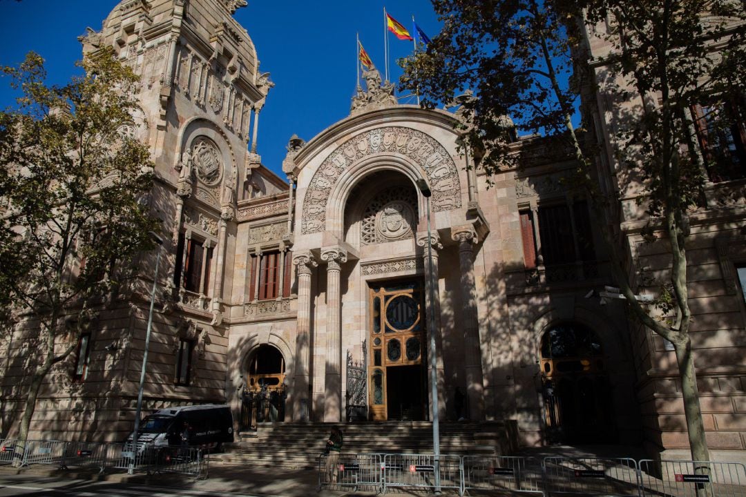 Fachada de la Audiencia de Barcelona