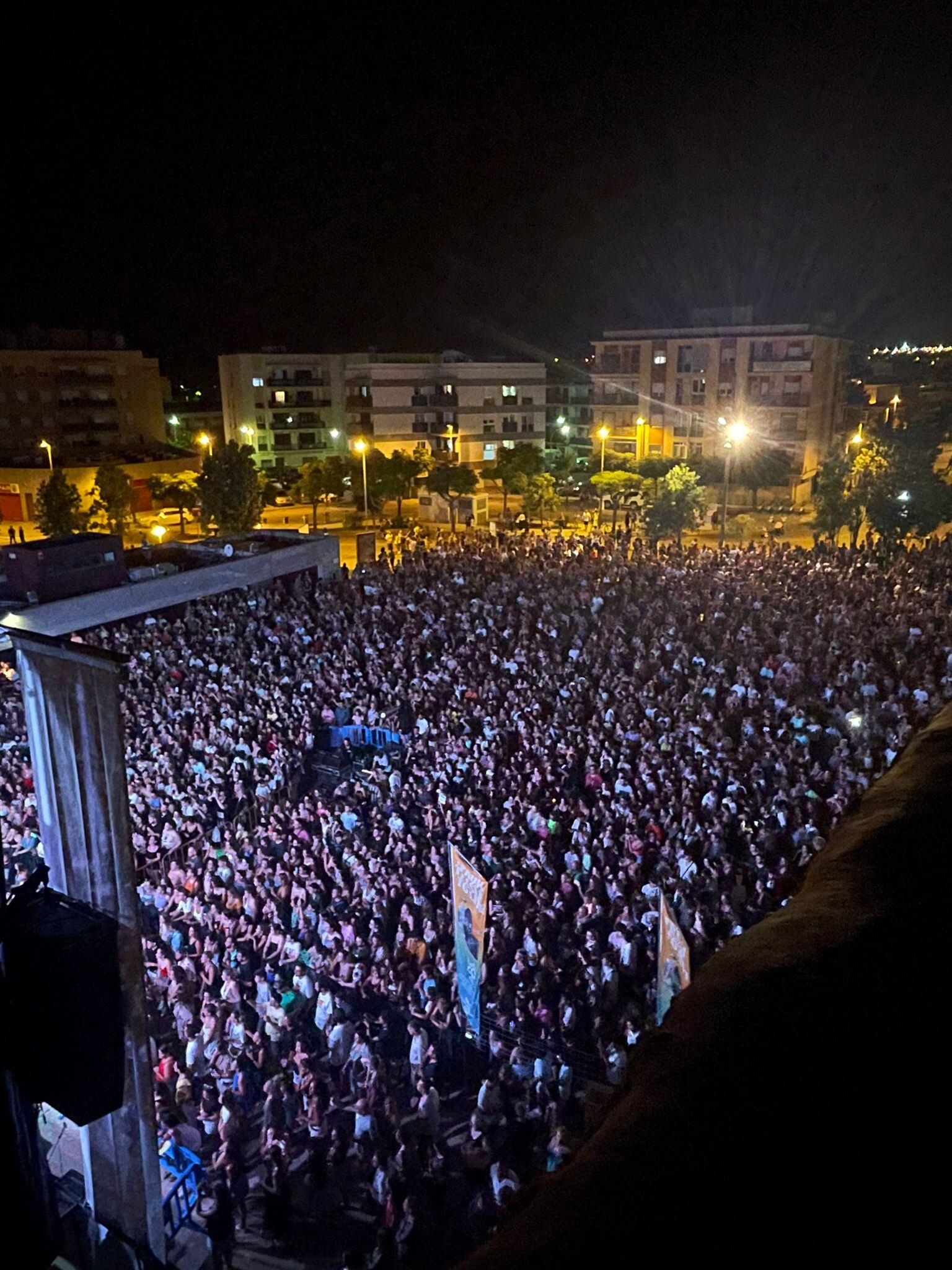 9.000 persones van omplir la Plaça Berenguer Entença de l&#039;Hospitalet de l&#039;Infant / Los40