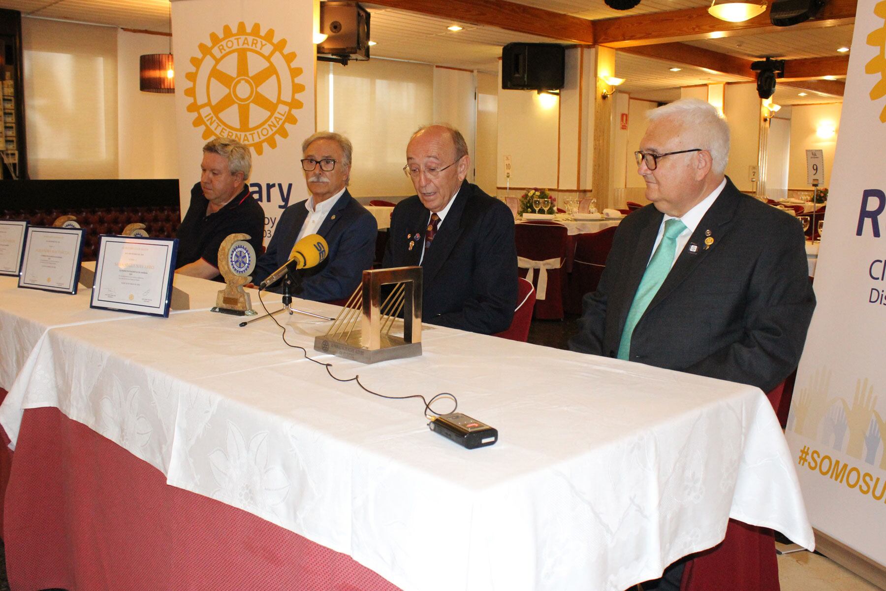 Josep Lluís Santonja, Ricardo Canalejas, José Vicente Vidal y Juan Jordá, en el acto de presentación de los premios del Rotary Club Alcoy
