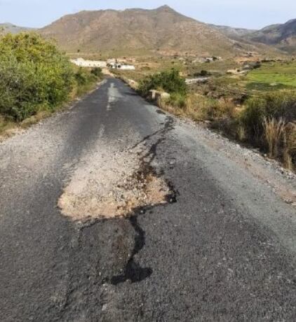 carretera entre la rambla de La Azohía y las baterías de Cabo Tiñoso ( foto de finales de junio)