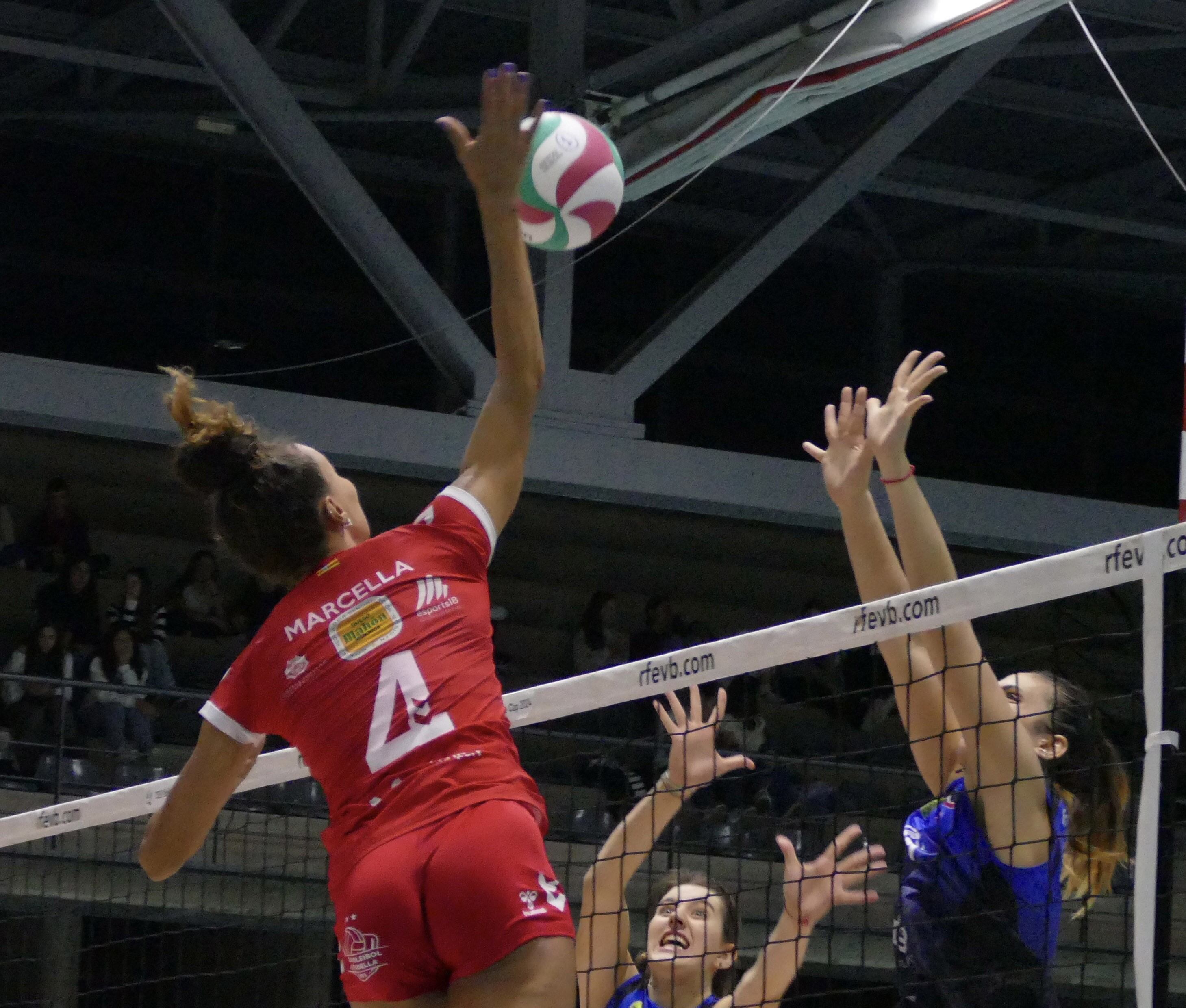 La central brasileira Marcella va tornar a fer un gran partit contra l'Alcobendas.