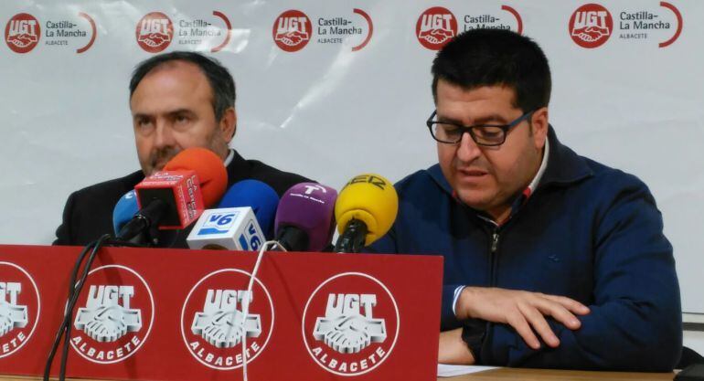 Carlos Pedrosa (izda.) secretario regional de UGT y Francisco Javier González (dcha.) secretario provincial de UGT en Albacete