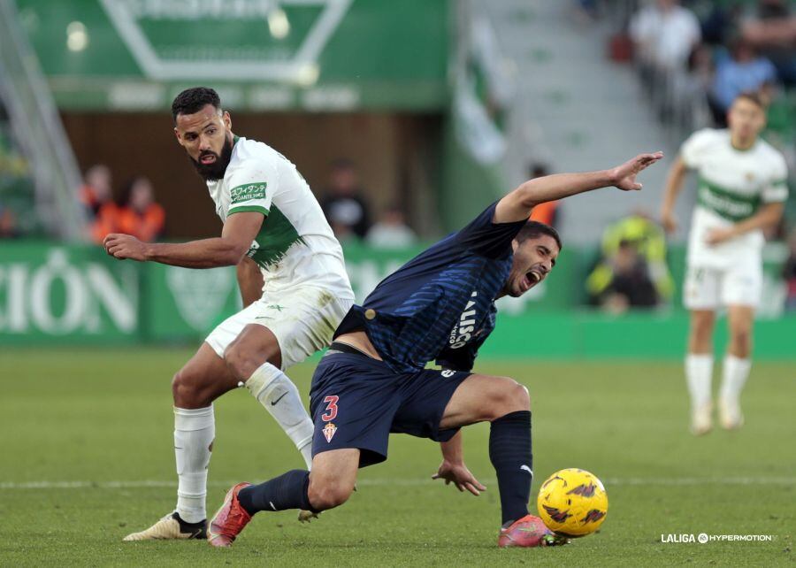 Cote cae el suelo en el Martínez Valero.