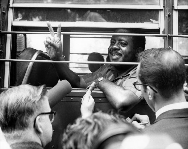 Ralph Abernathy, sucesor de Martin Luther King y uno de los líderes de la Campaña por la gente pobre, es arrestado el 24 de junio de 1969, durante el desmantelamiento de Resurrection City