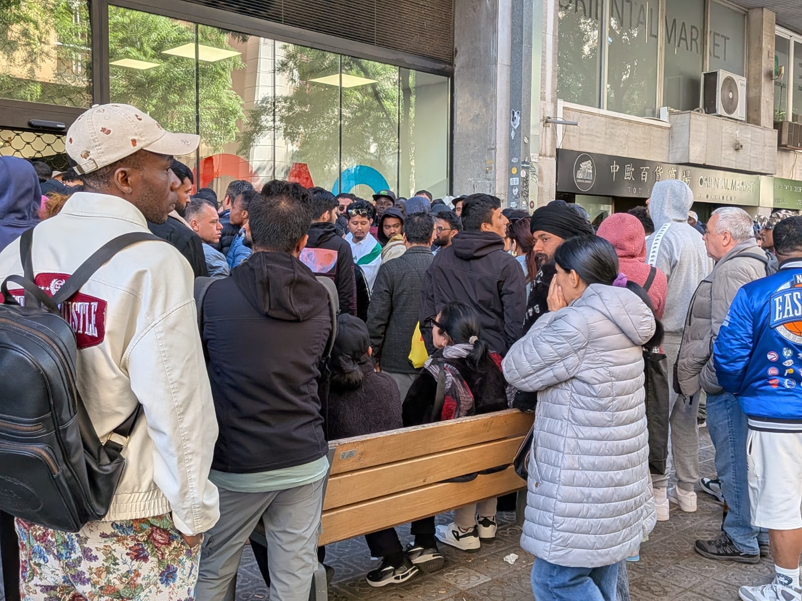Cues a una Oficina d'Atenció al Ciutadà de Barcelona