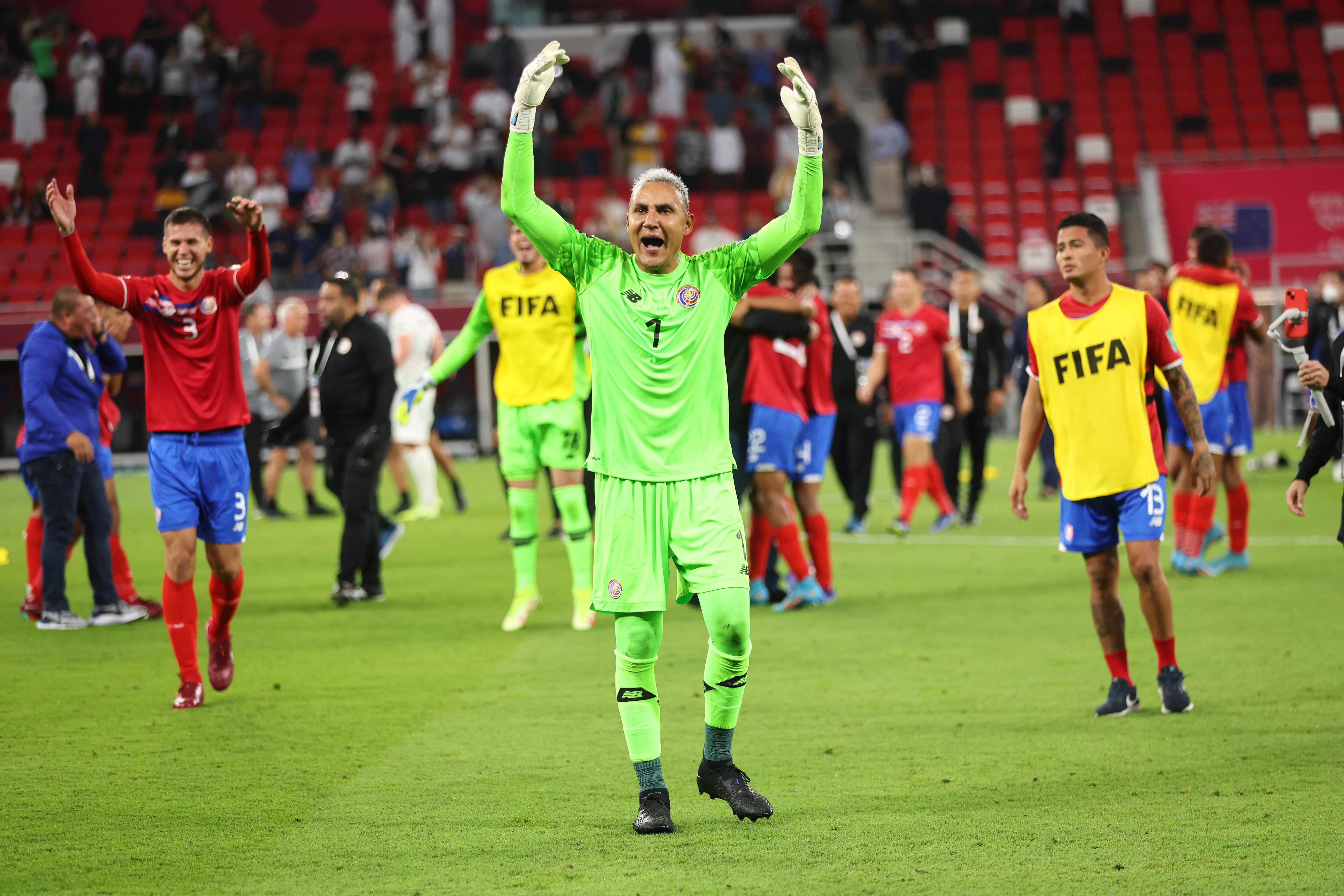 Keylor Navas celebra la clasificación de Costa Rica para el Mundial de Qatar