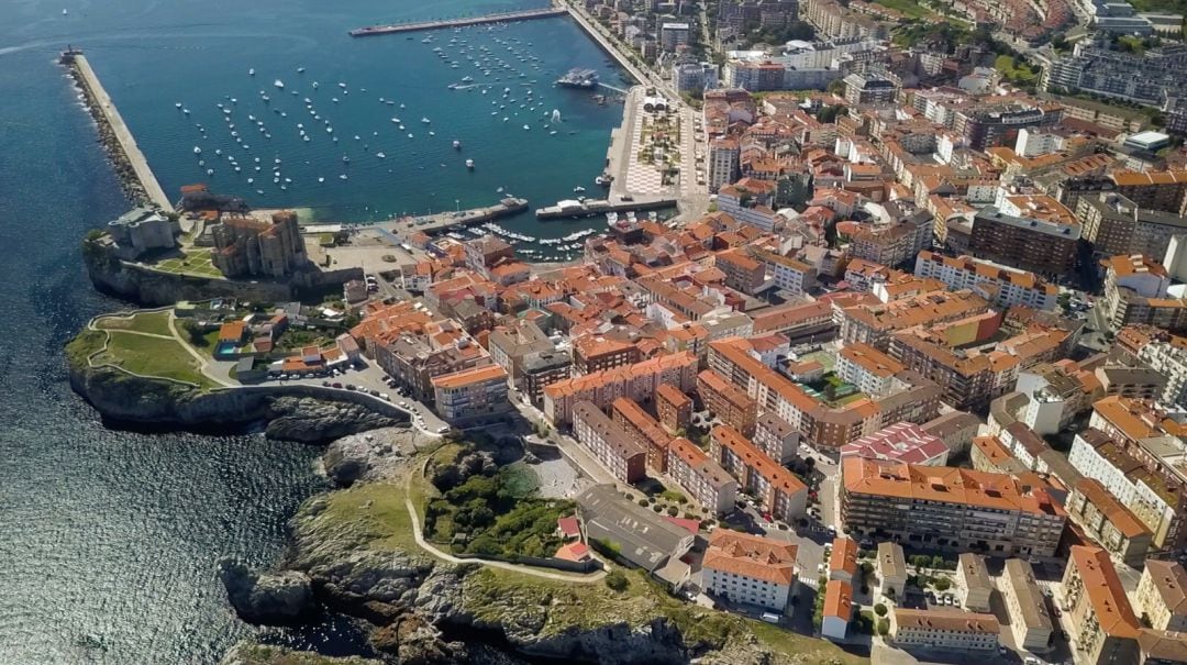 Vista aérea de Castro Urdiales (Cantabria).