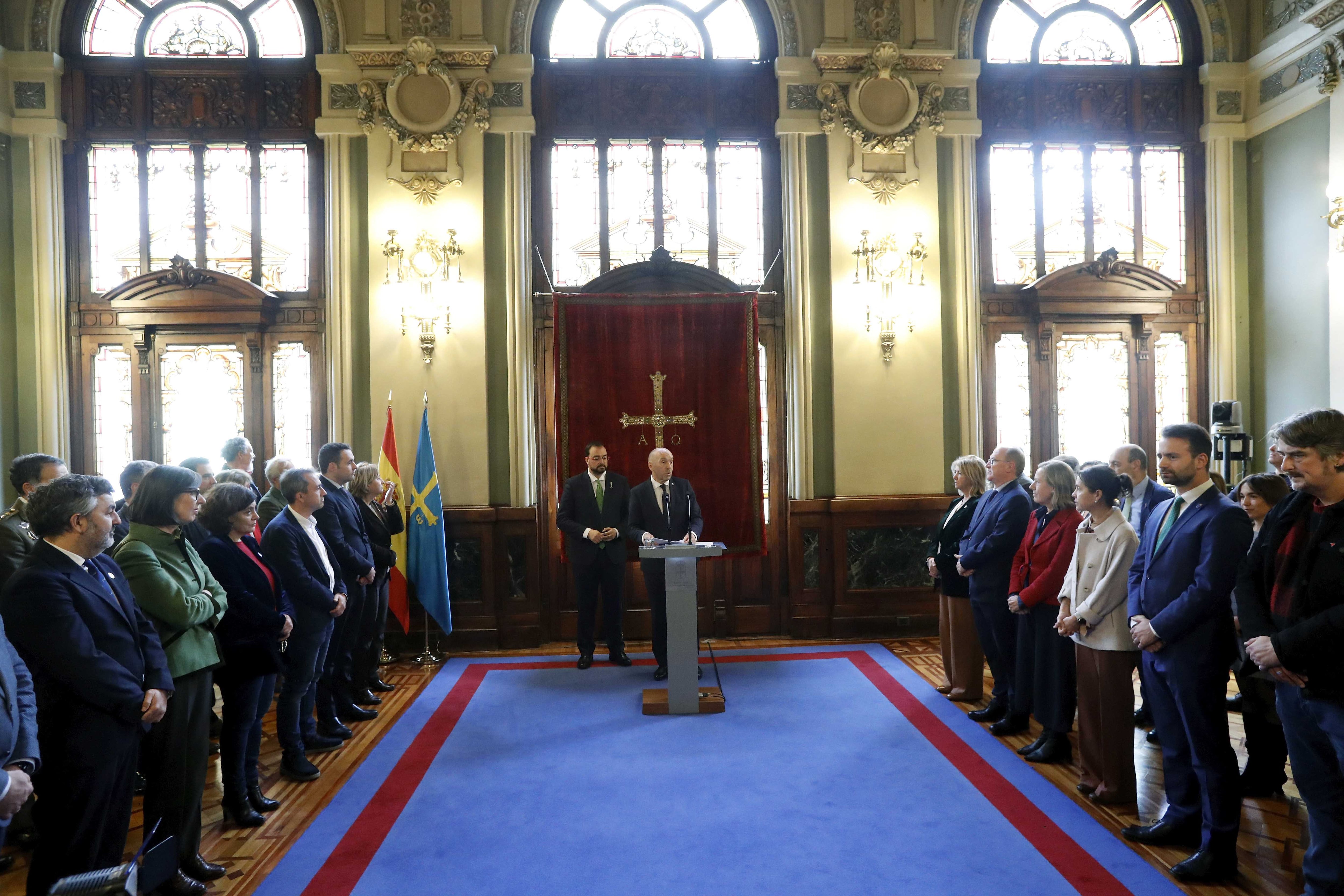 Juan Cofiño, presidente del parlamento regional, pronunciando el discurso del Día de la Constitución en la Junta General del Principado