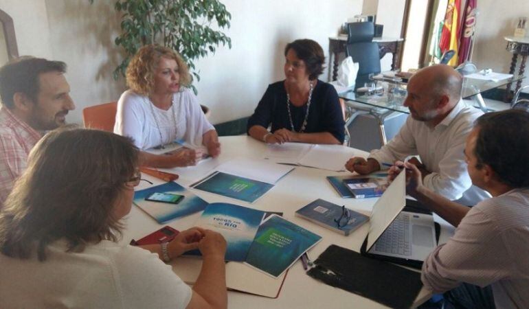 De izquierda a derecha: Teresa García (coordinadora del área de Educación) Juan Tomás (director general del área de Participación Ciudadana y Coordinación Distritos), Adela Castaño (delegada del área de Educación, Participación Ciudadana y Edificios Munic