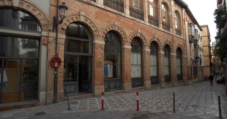 Calle Maestra, que recibirá 150.000 euros de inversión para su arreglo.