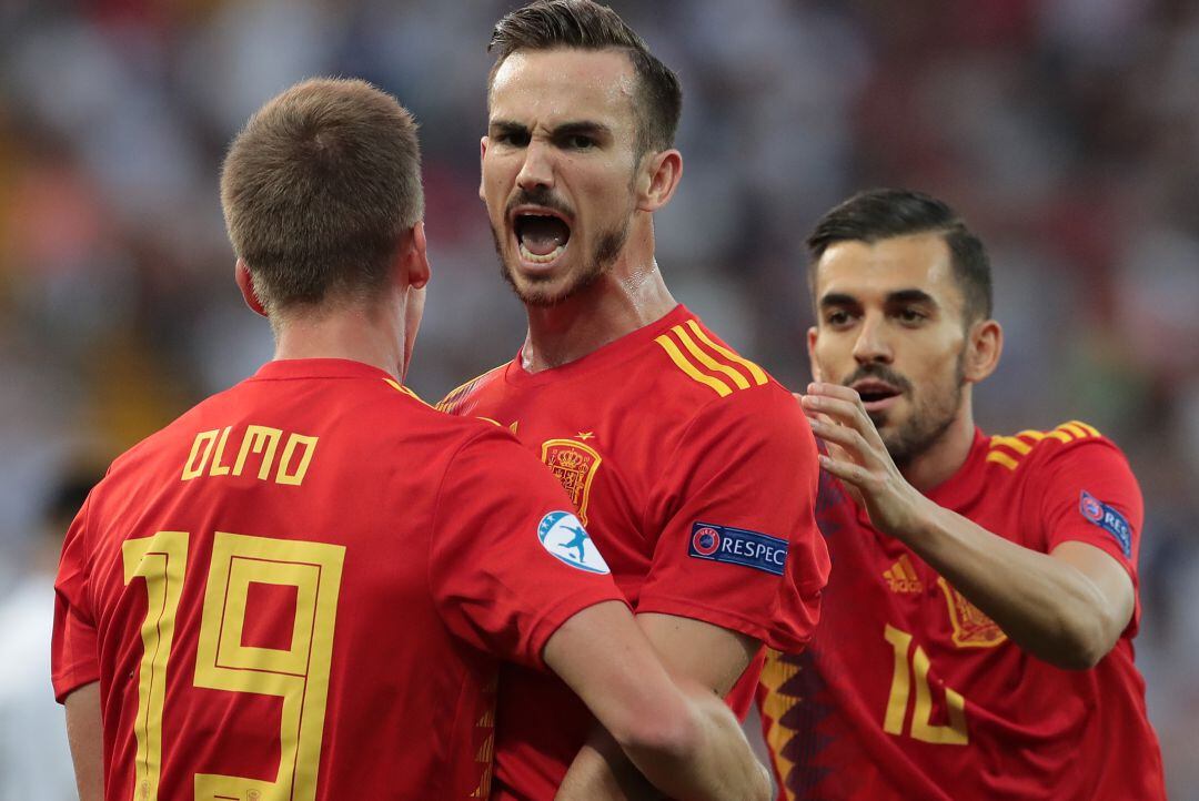 Dani Olmo, Fabían y Ceballos durante la Eurocopa sub-21.