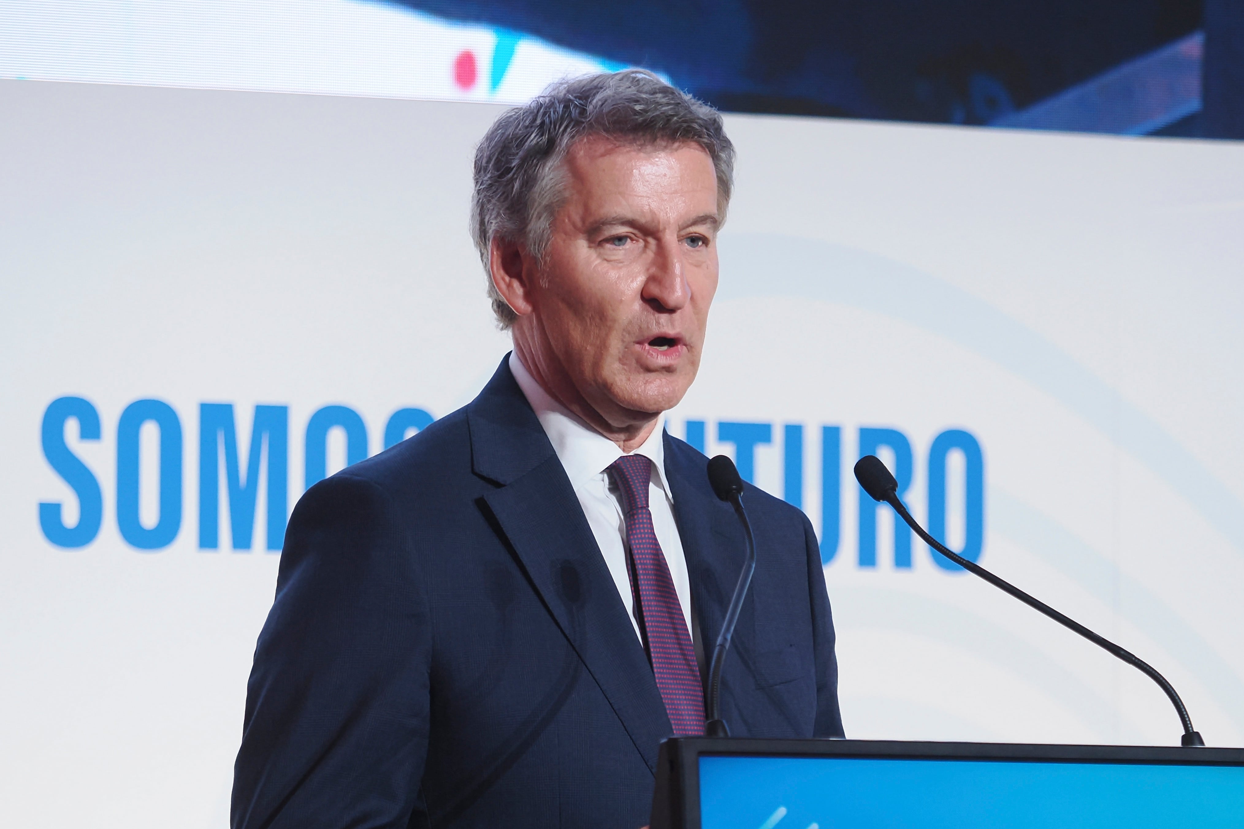 El presidente del PP, Alberto Núñez Feijóo, da un discurso en el marco de su participación en el Congreso de la Empresa Familiar de Castilla y León, en Valbuena de Duero