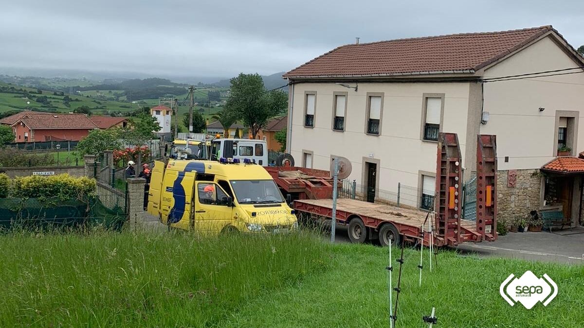 El hombre tuvo que ser excarcelado por efectivos de Bomberos de Asturias.