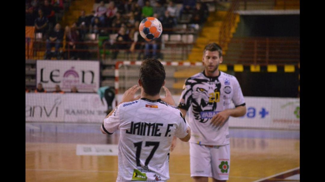 Ivan Mosic estará listo para el partido contra el BM Nava