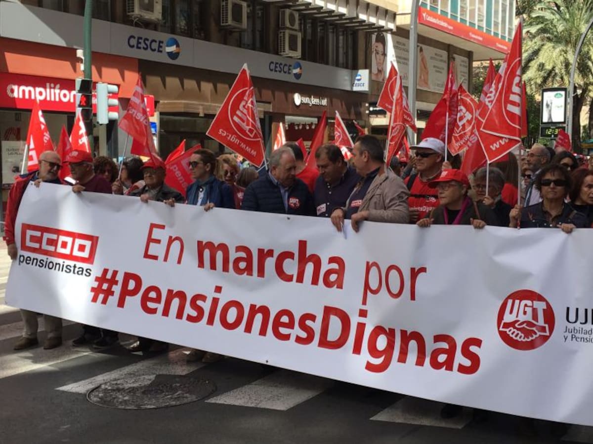 Los pensionistas marchan por Murcia “por unas pensiones dignas”