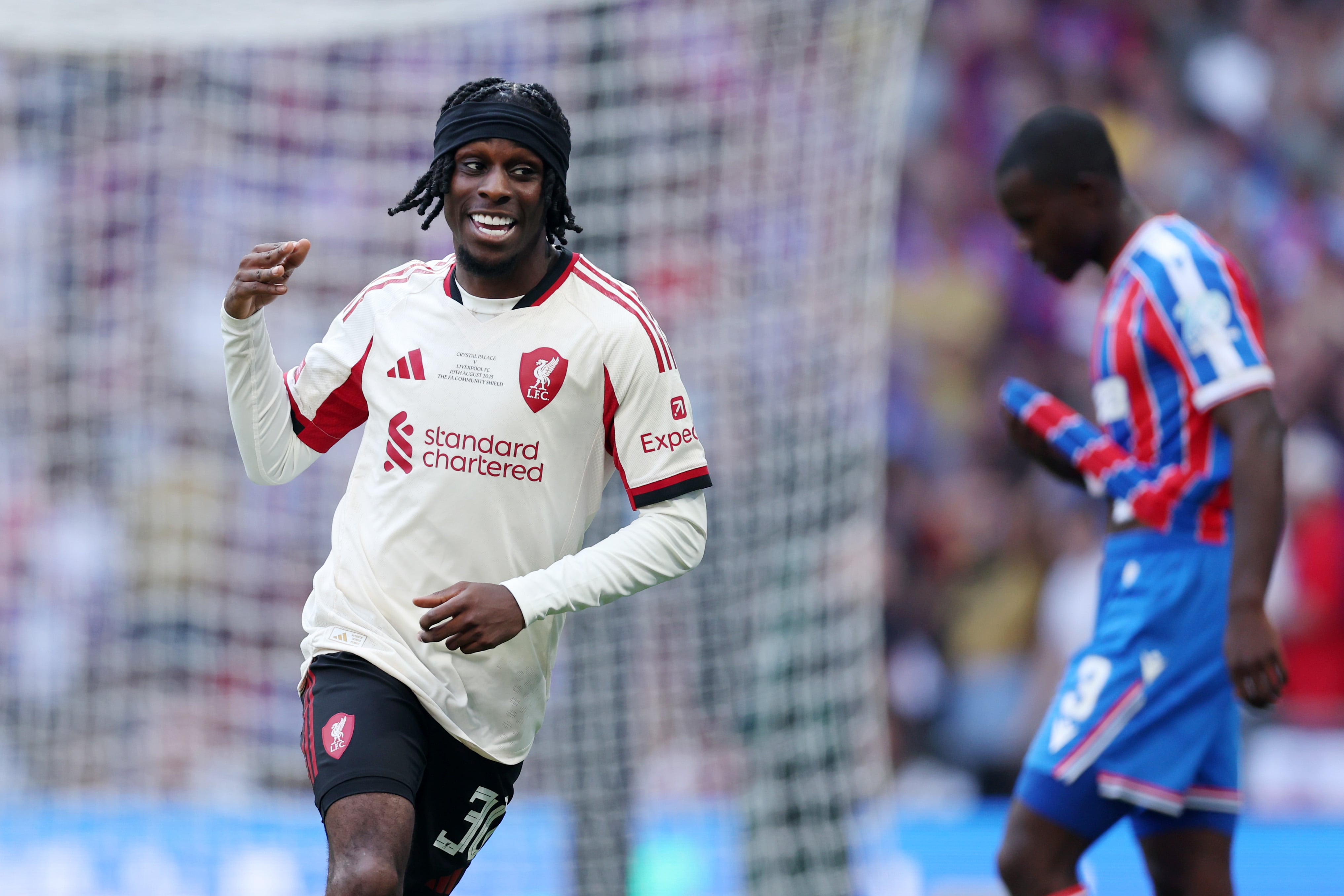 LONDON, ENGLAND - AUGUST 10: Jeremie Frimpong  celebrando su gol frente al Crystal Palace. (Photo by Michael Regan - The FA/The FA via Getty Images)