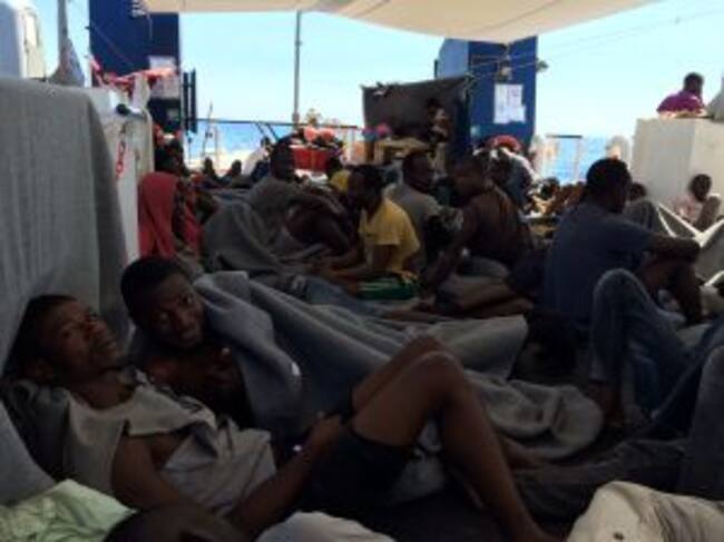 Refugiados rescatados por el 'Dignity I' de Médicos Sin Fronteras.