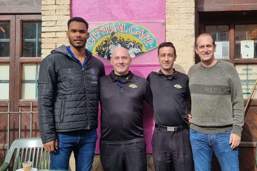 La previa del partido ante Cuenca se realizó en el Café Central