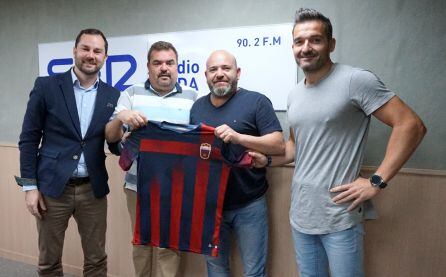 Parte de la directiva del Eldense