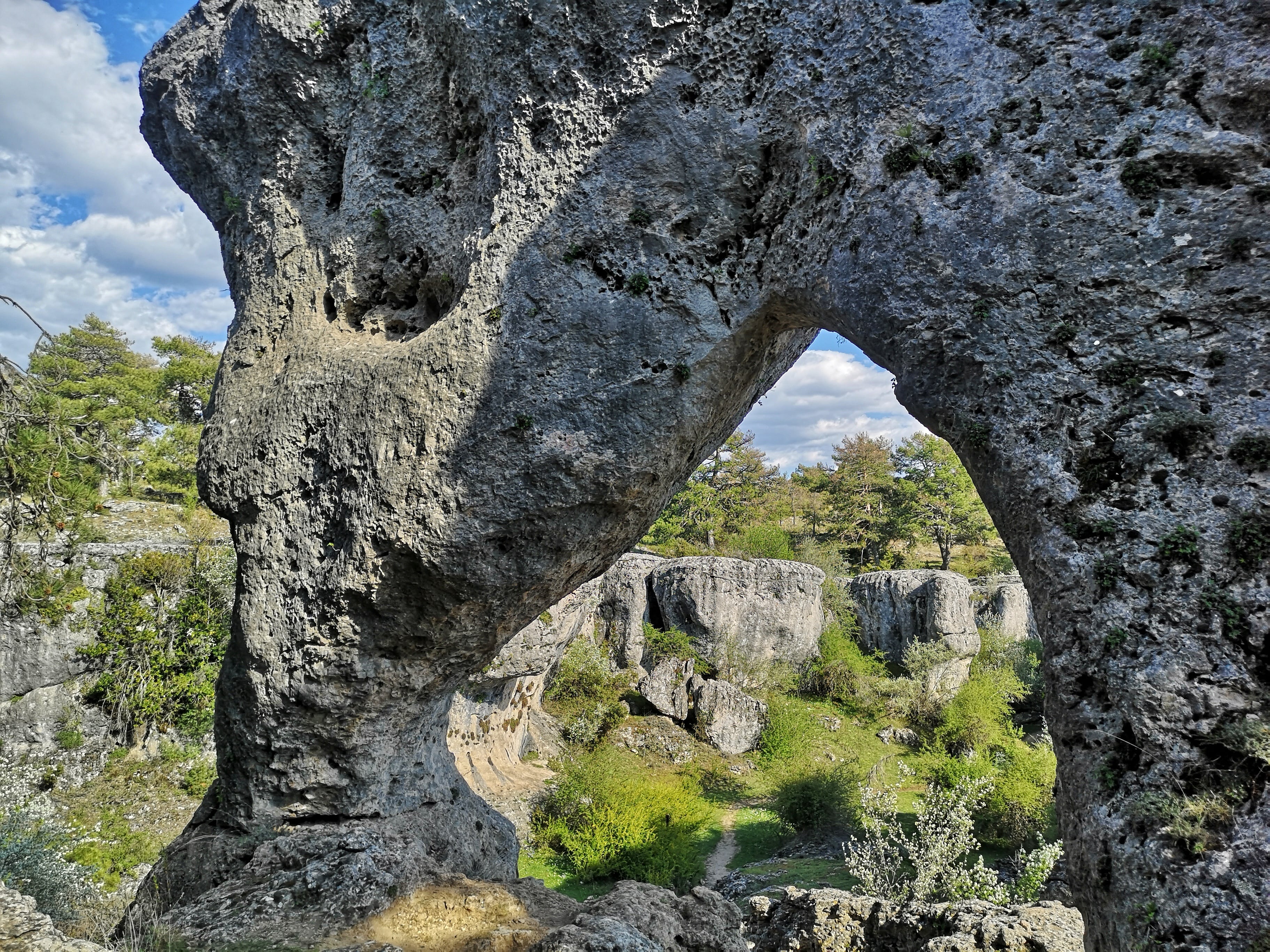 Arco de piedra en el paraje de Los Callejones de Las Majadas.