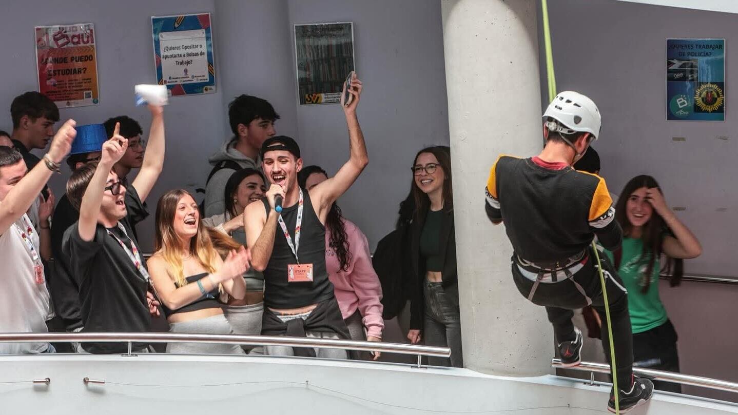 Entre las actividades previstas se incluyen salidas culturales, talleres creativos, tardes de juegos de rol, scape room, diseño de camisetas personalizadas