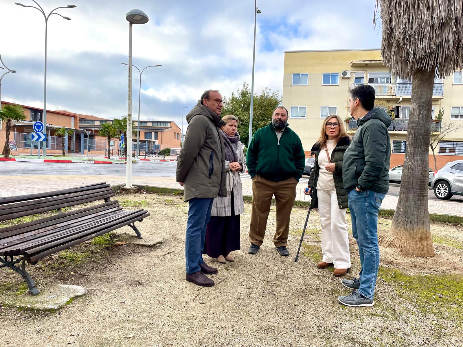 Visita del alcalde de Cáceres, Rafa Mateos, al barrio de Mejostilla, donde se están acometiendo mejoras urbanas