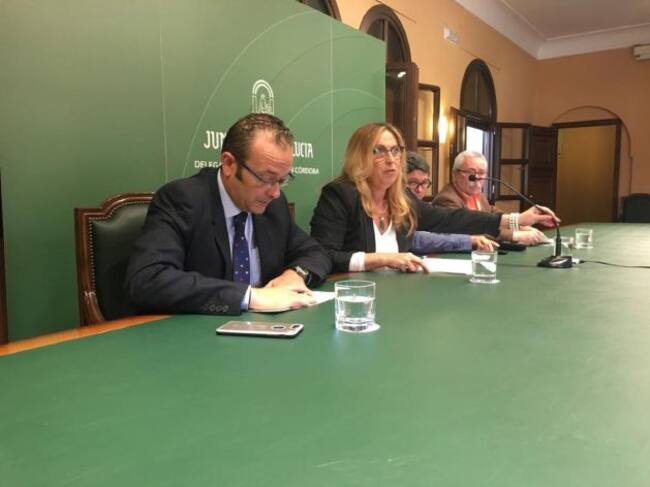 Maria Angeles Luna acompañada por los gerentes de los distritos sanitarios de la provincia de Córdoba