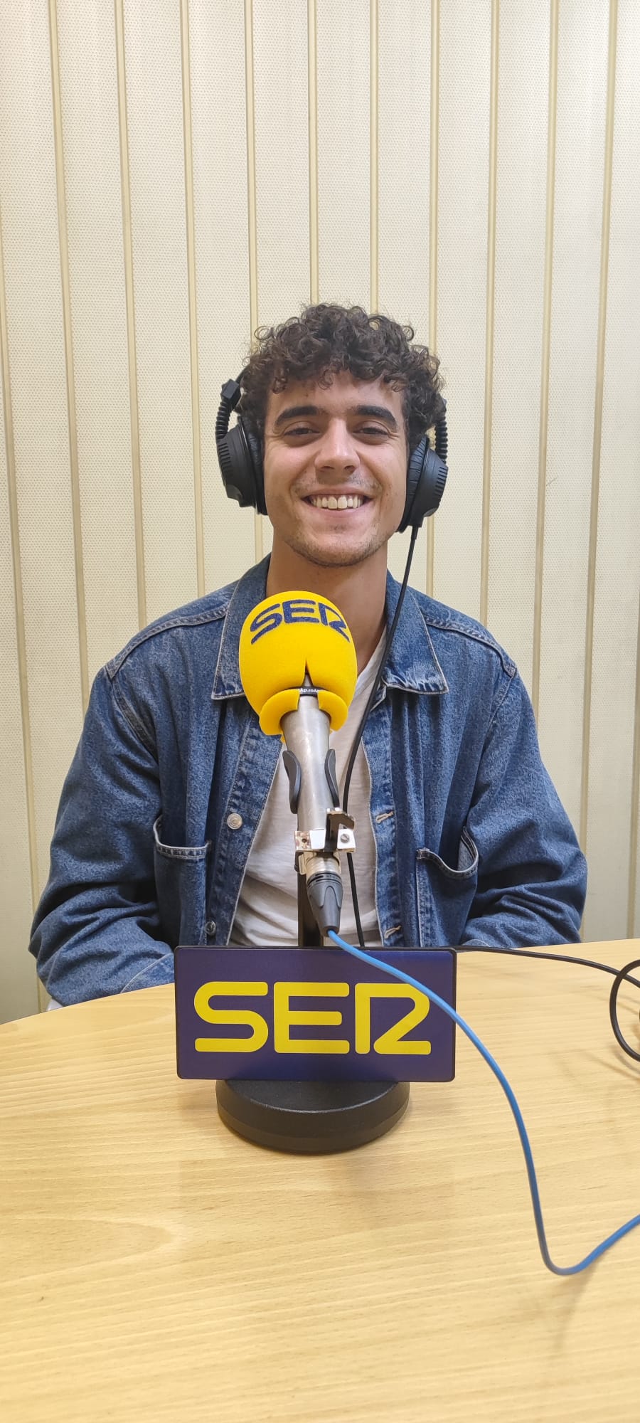 Álvaro Alcaine, poeta barbastrense en los estudios de Ser Aragón Oriental