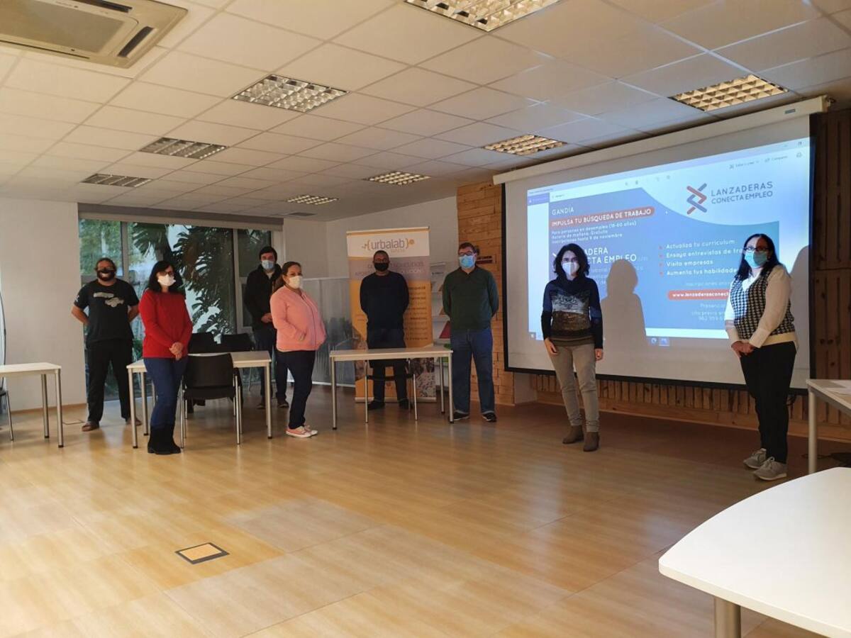 Un grupo de 18 personas aprenden a buscar empleo de forma eficaz