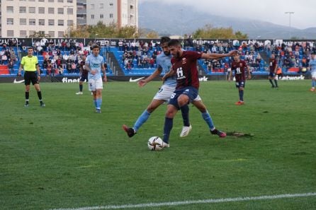 Redru controla el balón