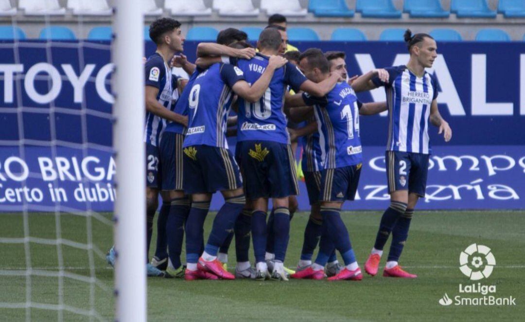 Los blanquiazules remontaron el gol de Nino para Elche con los tantos de Russo y Pablo Valcarce.
