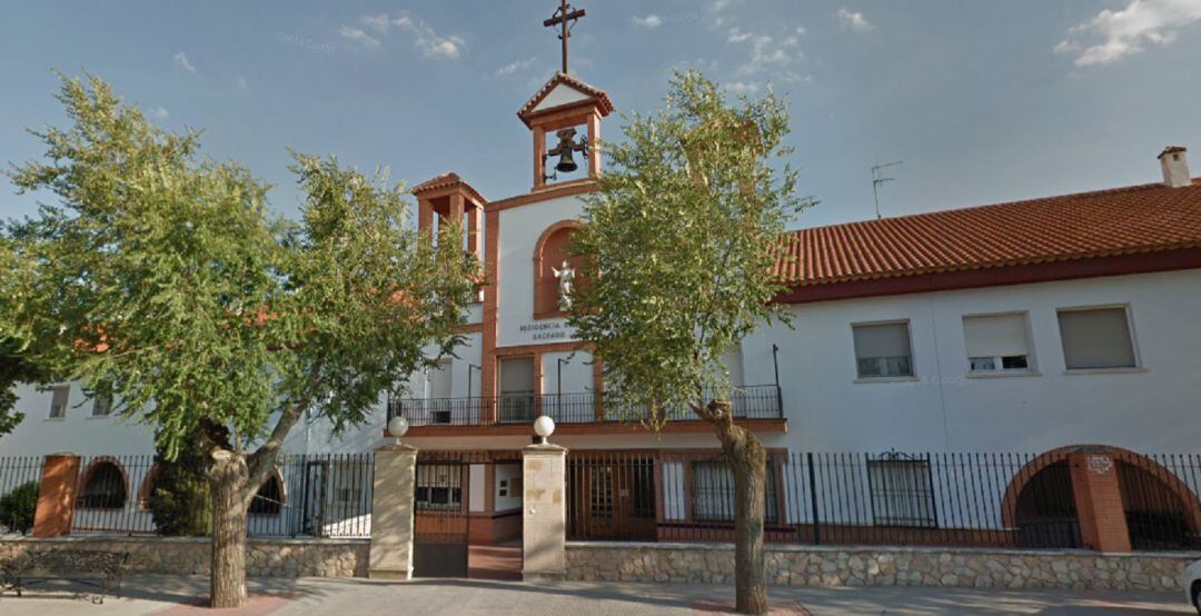 Fachada de la residencia de ancianos donde se ha producido el incendio 