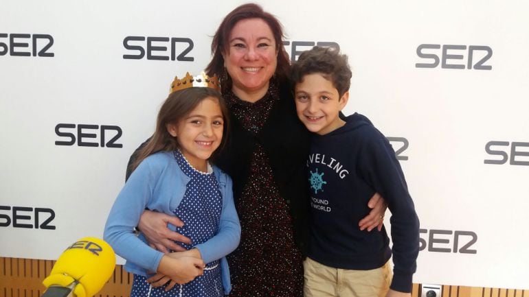 La Fuensi con sus sobrinos, en los estudios de Radio Murcia