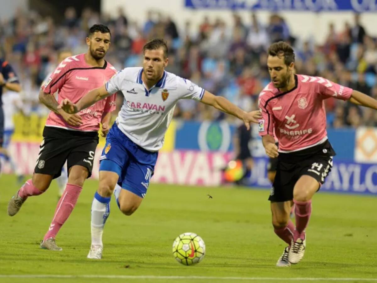 El Real Zaragoza se coloca tercero tras ganar 2-0 al Tenerife