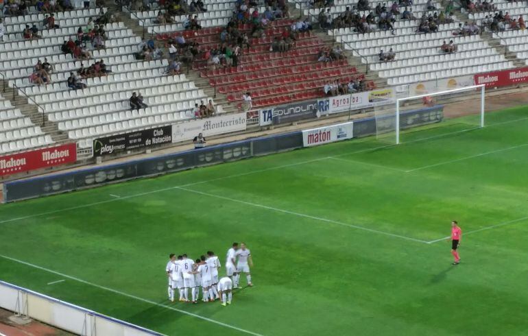 El Alba celebrando uno de sus goles ante el Irún