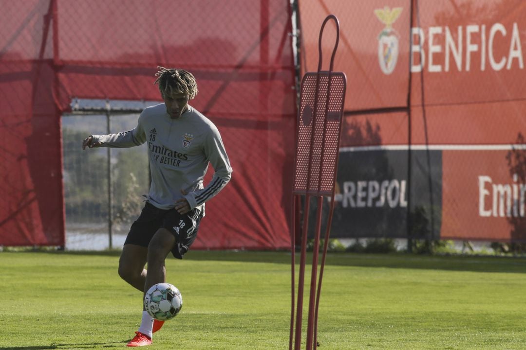 Jean-Clair Todibo, en un entrenamiento con el Benfica