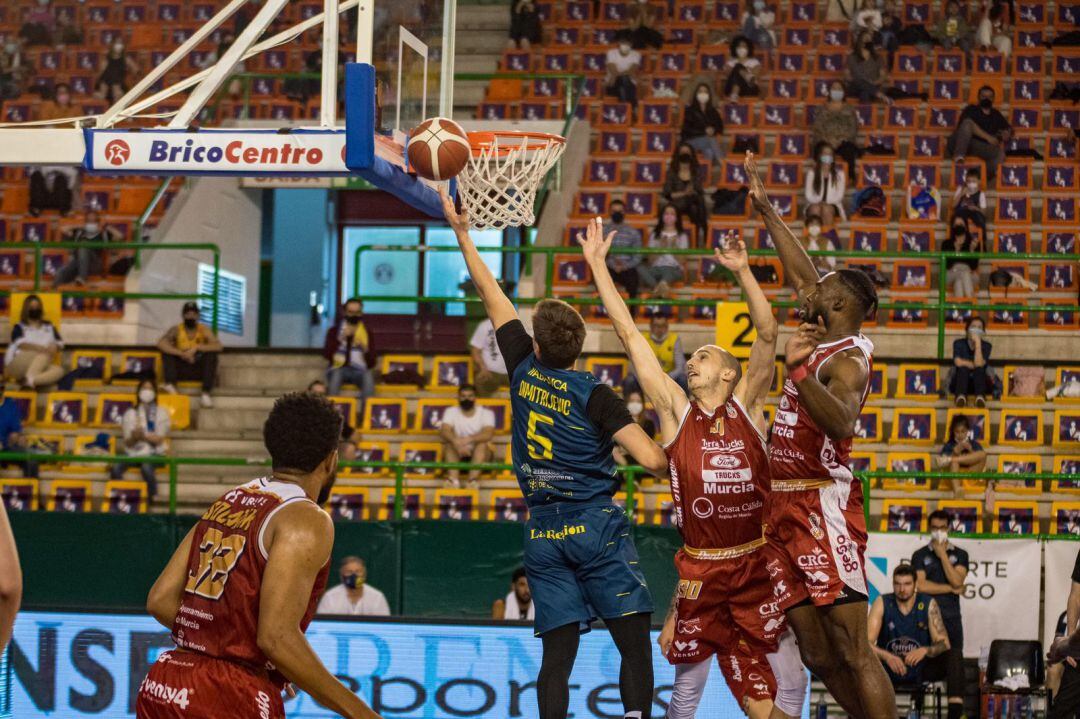 Álex Hernández durante un momento del partido ante Ourense