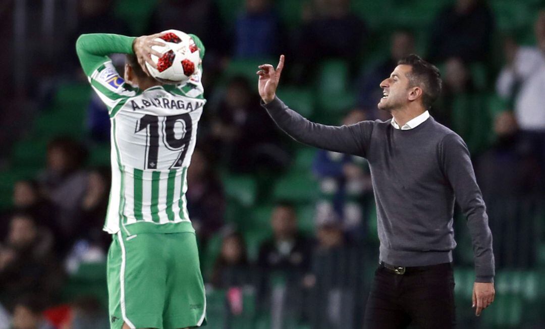 Iván Ania cerró en el Villamarín el capítulo copero y ya solo piensa en el partido del domingo con el Leioa.