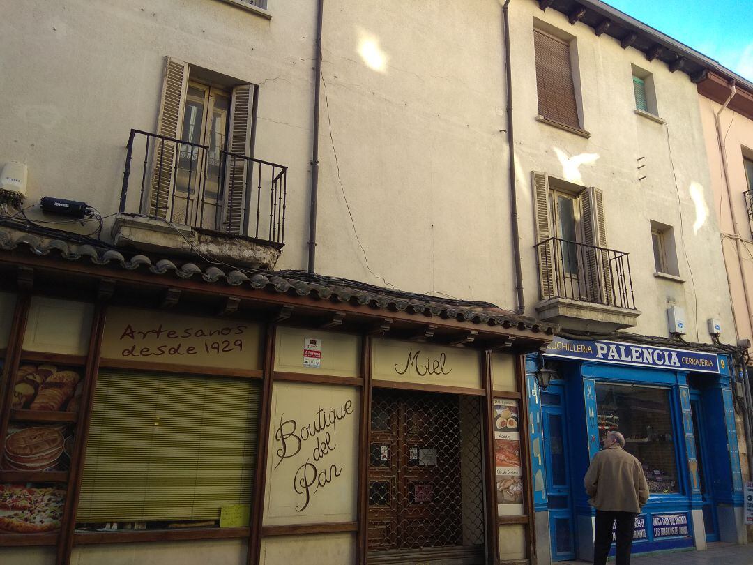 El ayuntamiento declara en ruina el edificio de Barrio y Mier 9