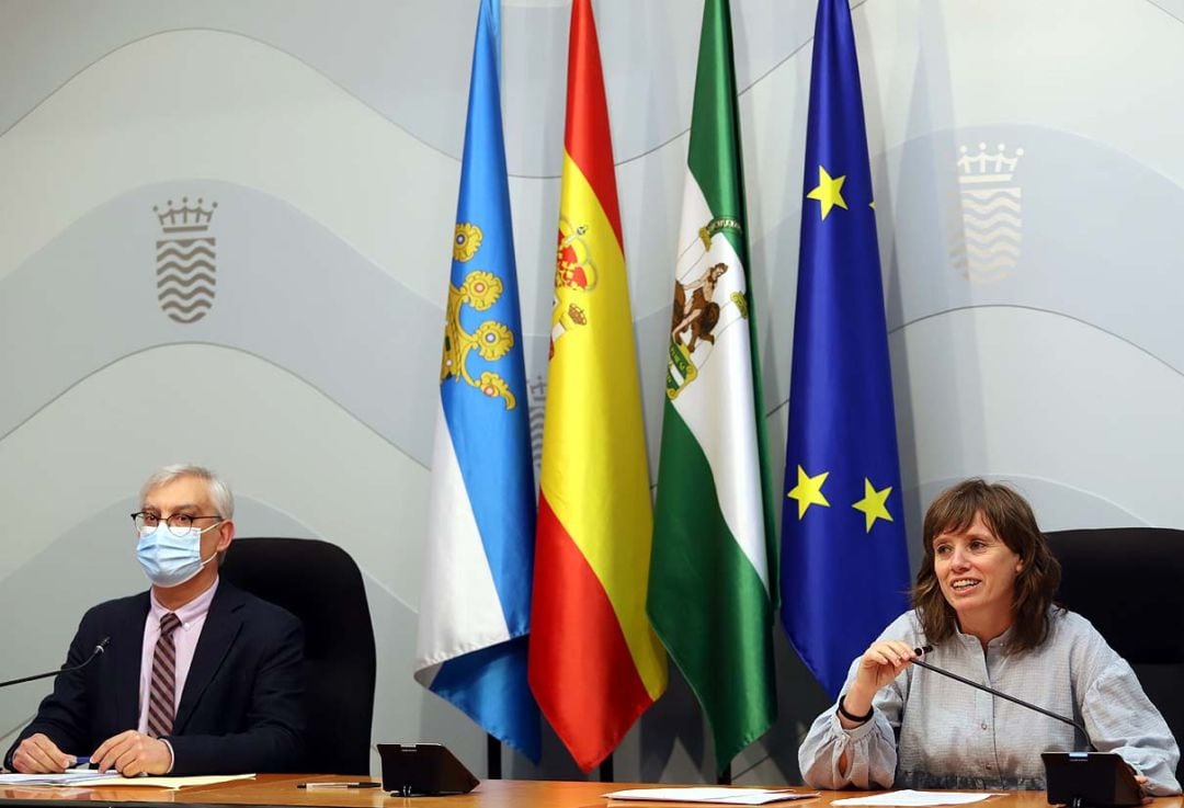 Juan Antonio Cabello y Laura Álvarez este lunes en rueda de prensa
